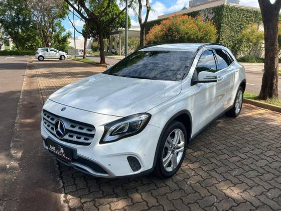 MERCEDES-BENZ GLA 200 1.6 CGI FLEX STYLE 7G-DCT